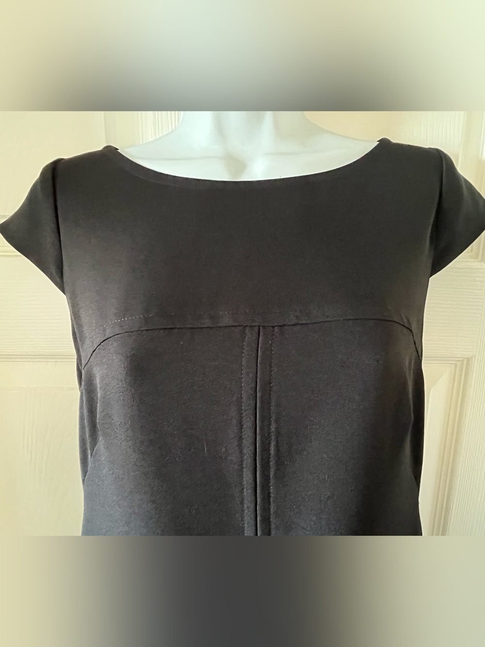Vince Camuto Black cap sleeves-Inspired Shift Dress